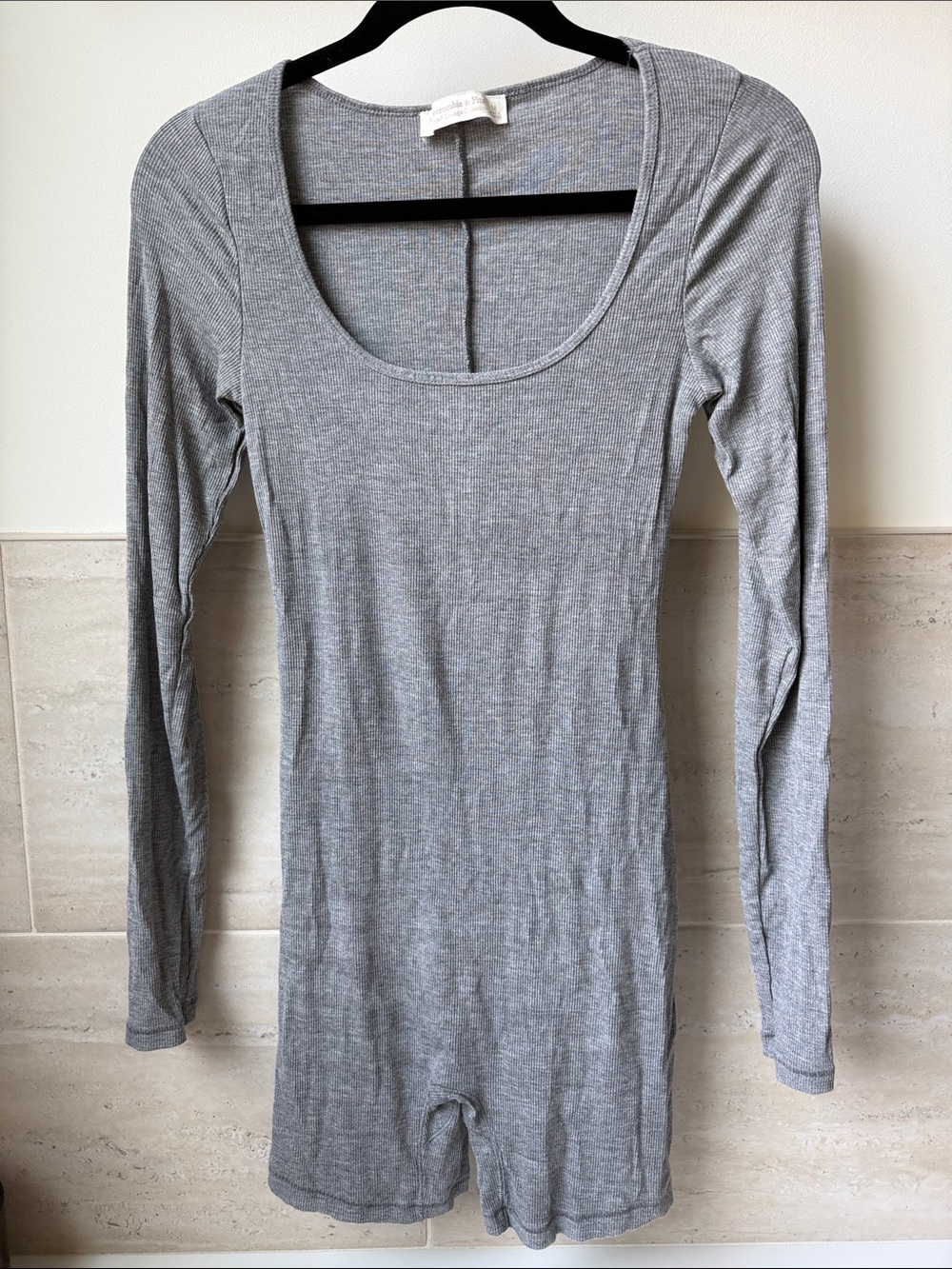 Abercrombie & Fitch Heather Gray Long Sleeve Scoop-Neck Bodysuit